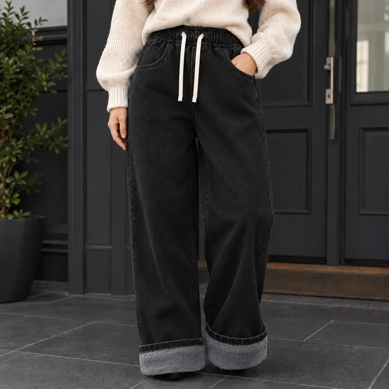 Guinevere-Jane Straight-Leg Pants in Black ~